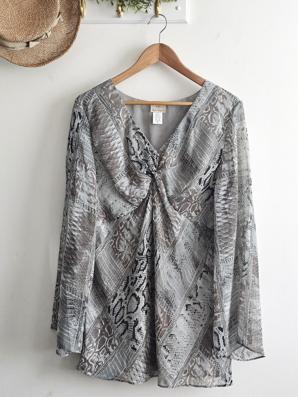 Hot in Hollywood Snake Print Twist Front Blouse Size 16